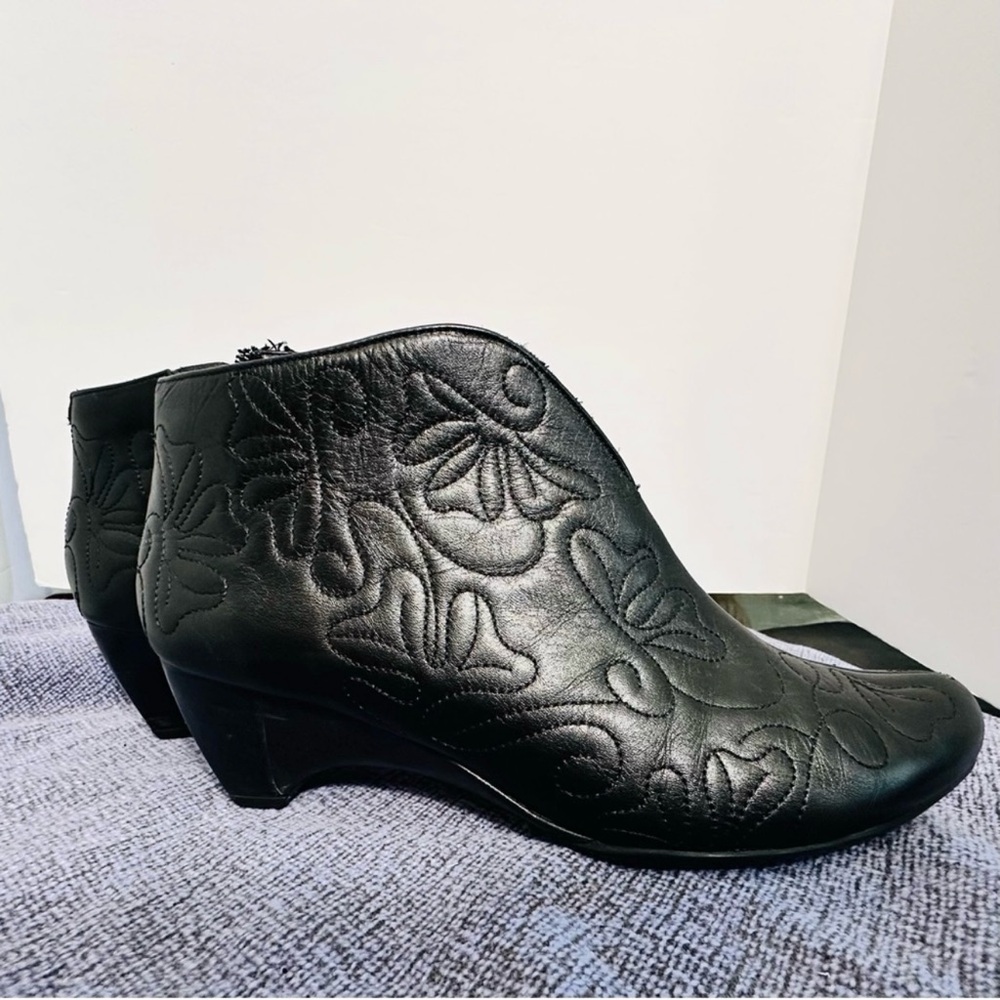 Pikolinos 'Lille' Quilted Leather Black Ankle
Booties Size 39 / 8